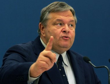 Στοιχεία σχετικά με τα ταμειακά διαθέσιμα ασφαλείας της χώρας ζητά από τον Ευκλείδη Τσακαλώτο ο Ε. Βενιζέλος